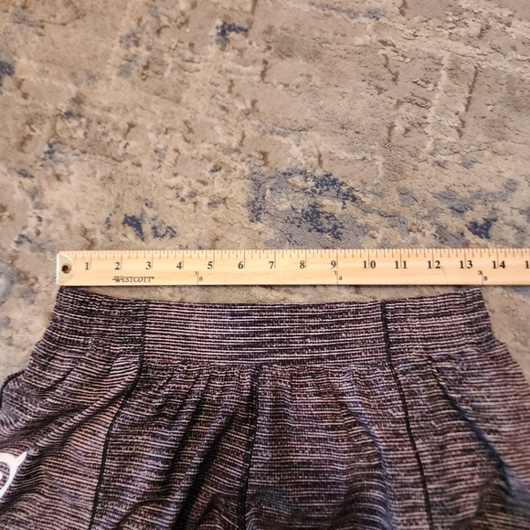 Lululemon × Peloton Hotty Hot Short ll 4" long. - Picture 12 of 16